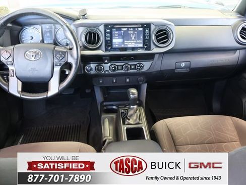 Used 2017 Toyota Tacoma TRD Sport w/ Tow Package (A/T) AWD/4WD image 16