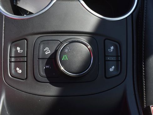 Used 2022 GMC Terrain SLT image 28