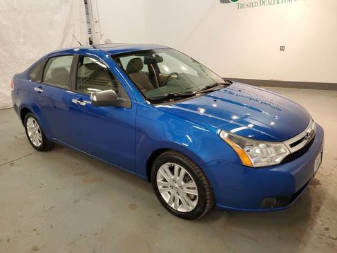 Used 2010 Ford Focus SEL image 9