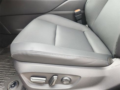 New 2025 Toyota Crown Signia image 17