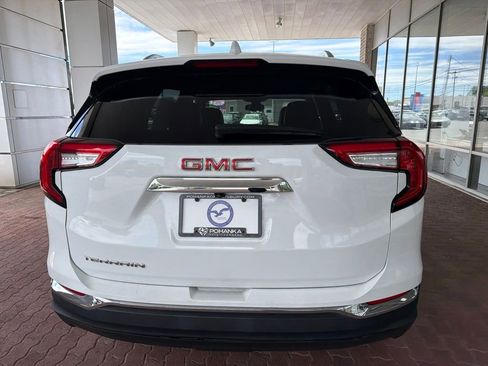Used 2024 GMC Terrain SLT FWD image 9