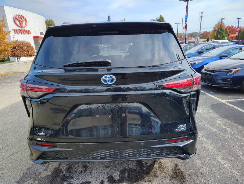 Used 2022 Toyota Sienna XSE w/ XSE Plus Package AWD/4WD image 6