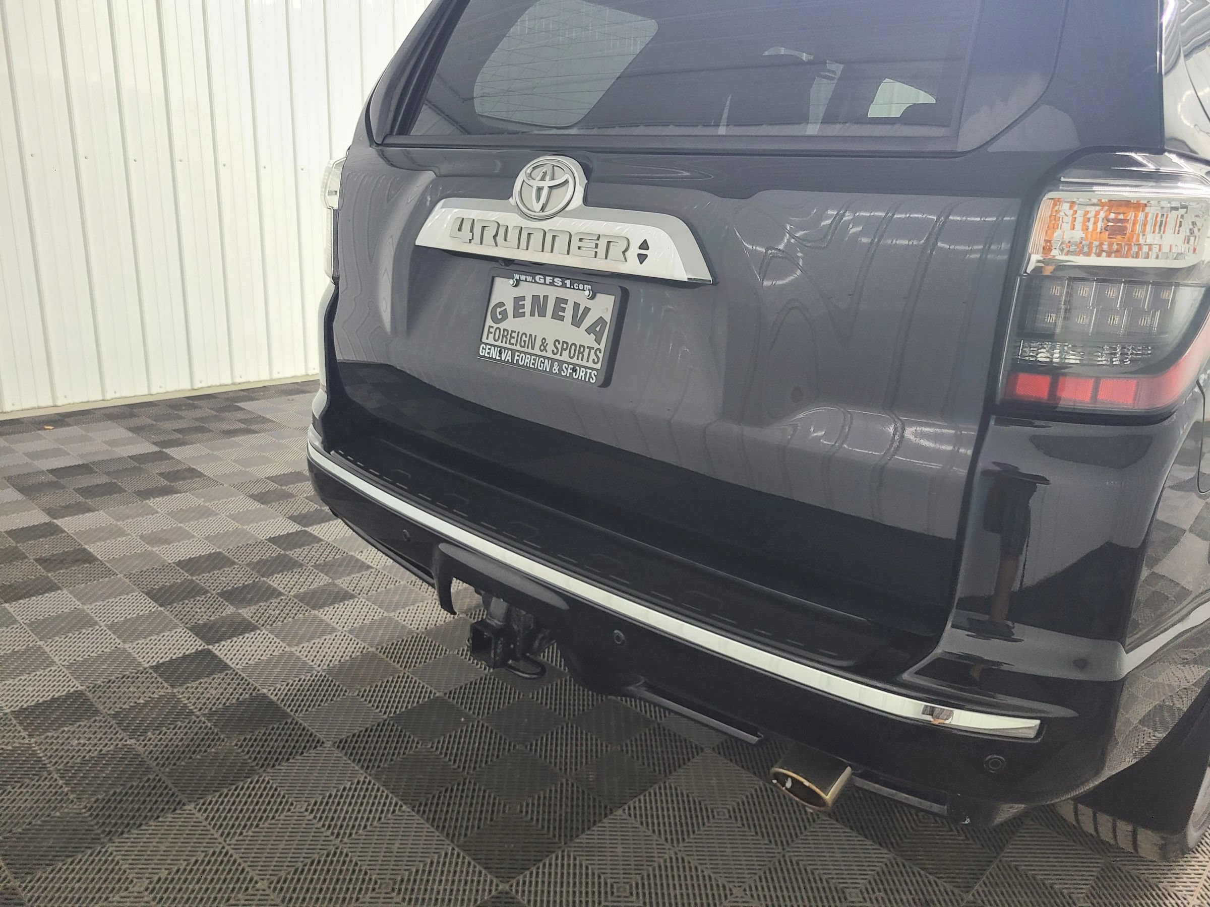 Used 2017 Toyota 4Runner Limited AWD/4WD image 19