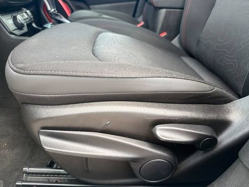 Used 2023 Jeep Renegade Trailhawk AWD/4WD image 13