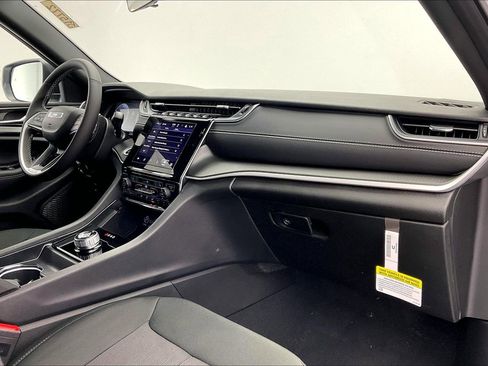 New 2025 Jeep Grand Cherokee Laredo X w/ Luxury Tech Group I image 6