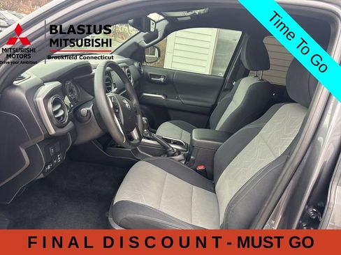 Used 2021 Toyota Tacoma TRD Sport w/ Technology Package AWD/4WD image 19