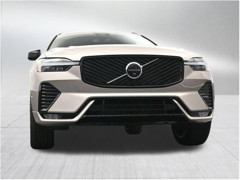 New 2026 Volvo XC60 B5 Plus AWD/4WD image 27
