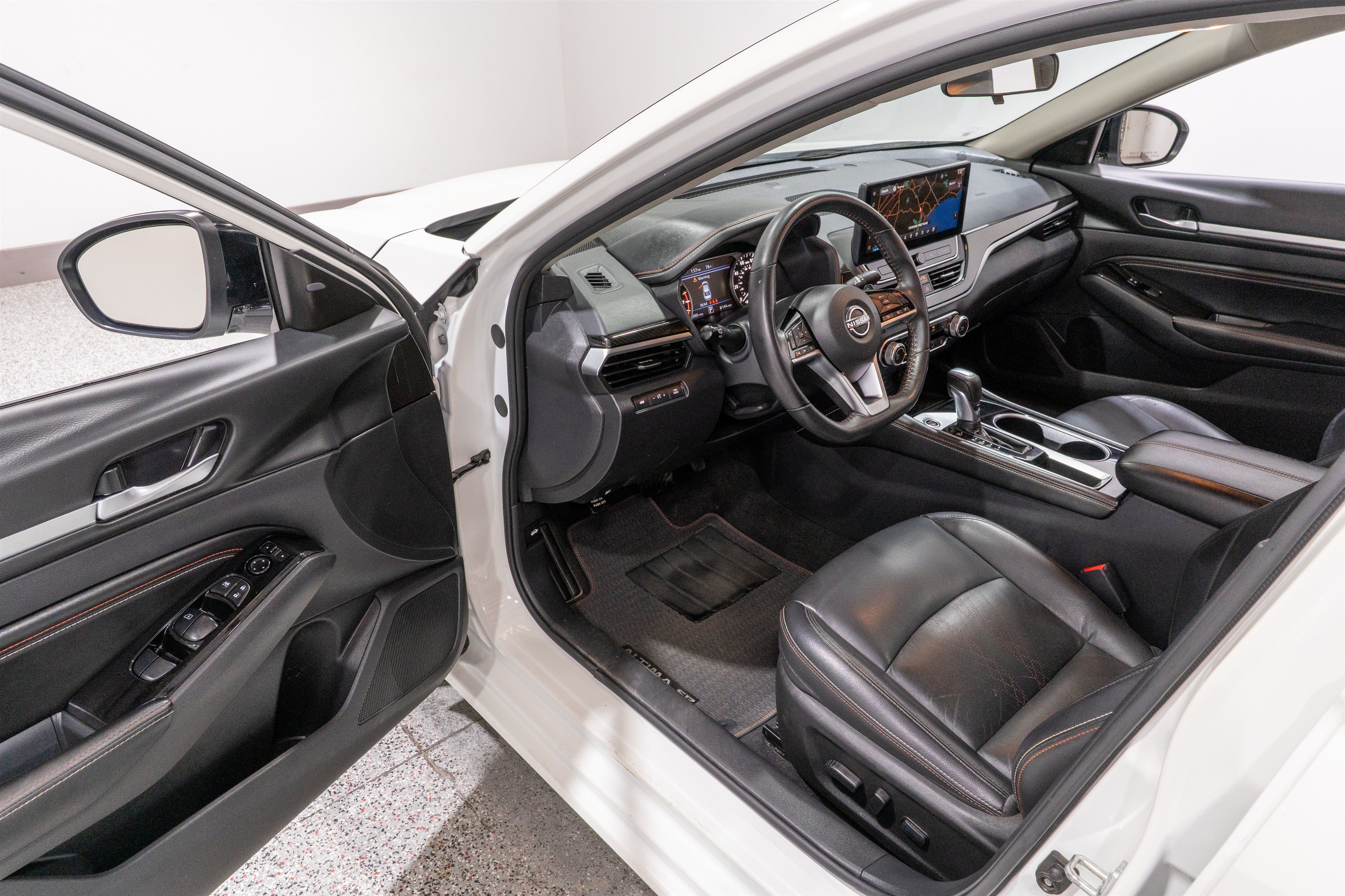 Used 2023 Nissan Altima 2.5 SR w/ SR Premium Package FWD image 12