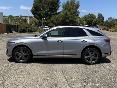 Used 2024 Genesis GV70 2.5T w/ Sport Prestige Package AWD/4WD image 3