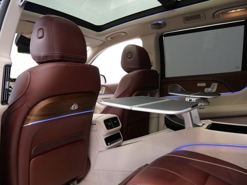 Used 2022 Mercedes-Benz Maybach GLS 600 4MATIC image 41