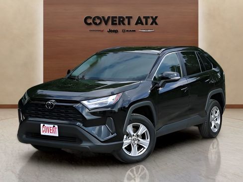 Used 2025 Toyota RAV4 XLE image 1