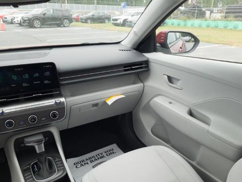 New 2027 Hyundai Kona SE FWD image 17