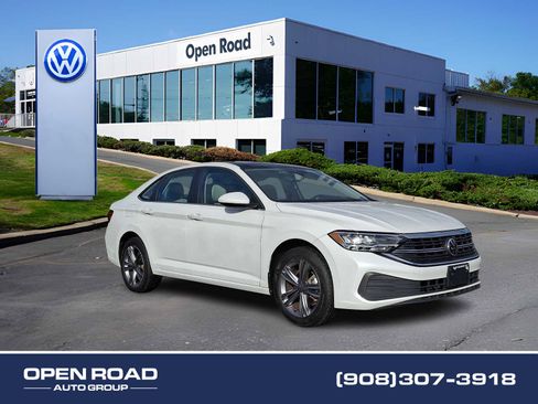 Certified 2023 Volkswagen Jetta SE w/ Panoramic Sunroof Package image 1