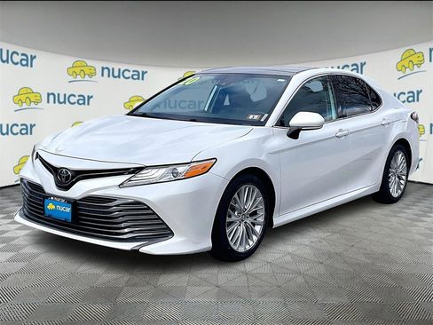 Used 2020 Toyota Camry XLE image 3