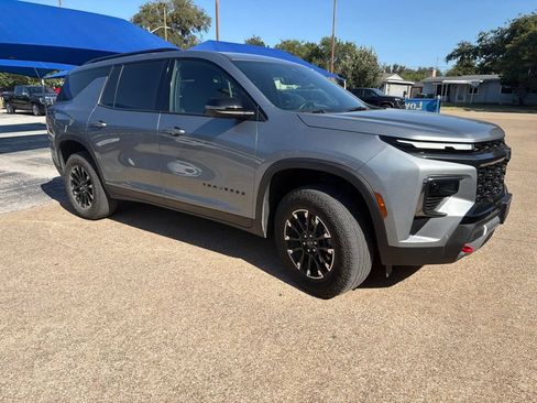 Used 2024 Chevrolet Traverse Z71 w/ Enhanced Driving Package AWD/4WD image 3