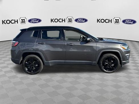 Used 2018 Jeep Compass Latitude w/ Popular Equipment Group AWD/4WD image 9