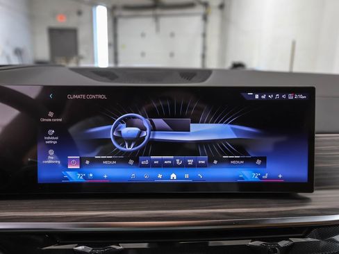 New 2026 BMW X7 xDrive40i w/ M Sport Package AWD/4WD image 18