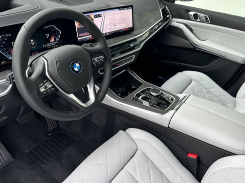 New 2026 BMW X5 xDrive50e w/ Climate Comfort Package AWD/4WD image 9