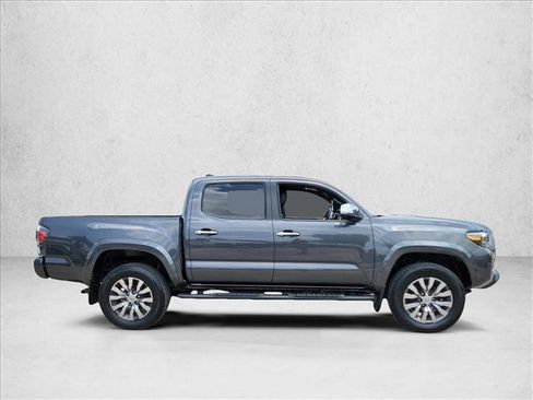 Used 2022 Toyota Tacoma Limited RWD image 4