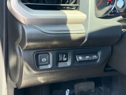 Used 2022 GMC Acadia Denali w/ Denali Ultimate Package FWD image 19