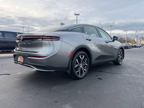 Used 2023 Toyota Crown XLE image 7