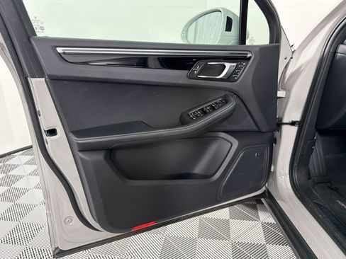 Certified 2024 Porsche Macan AWD/4WD image 13