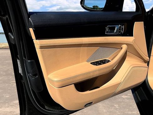 Used 2019 Porsche Panamera RWD image 19