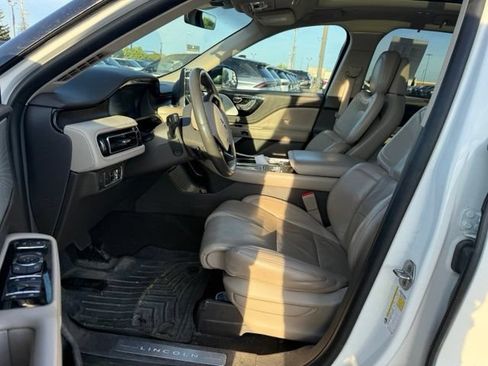 Used 2022 Lincoln Aviator Reserve w/ Equipment Group 201A AWD/4WD image 2