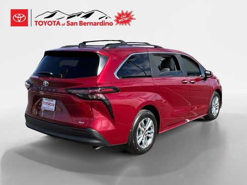 Certified 2025 Toyota Sienna XLE w/ XLE Plus Package image 5