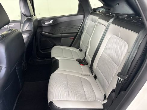 Used 2023 Ford Escape SE w/ Class II Trailer Tow Package FWD image 11