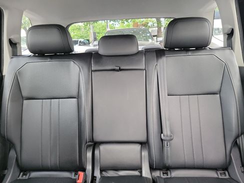 Used 2022 Volkswagen Tiguan SE FWD image 14
