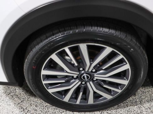 Used 2023 Nissan Kicks SV image 11