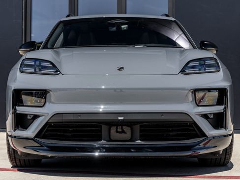 New 2025 Porsche Macan Turbo Electric image 8