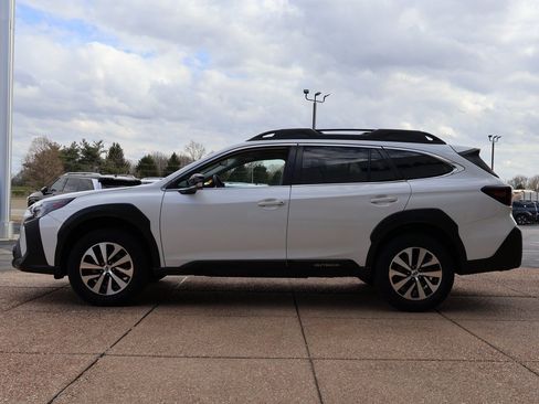 Used 2024 Subaru Outback Premium image 3