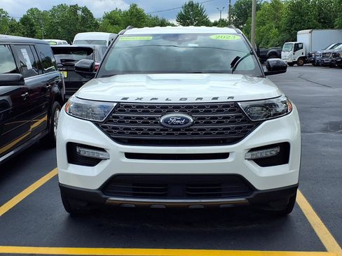 Used 2023 Ford Explorer XLT w/ Equipment Group 202A AWD/4WD image 24