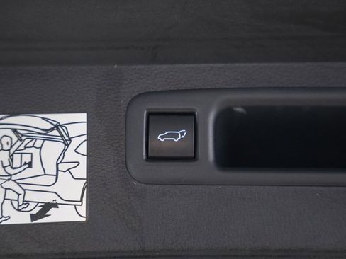 Used 2021 Toyota Highlander Platinum image 11