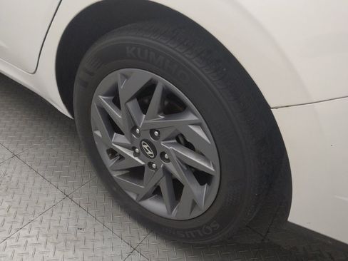 Used 2024 Hyundai Elantra SEL FWD image 31