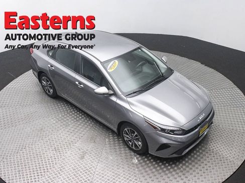 Used 2023 Kia Forte LXS w/ LXS Technology Package FWD image 3