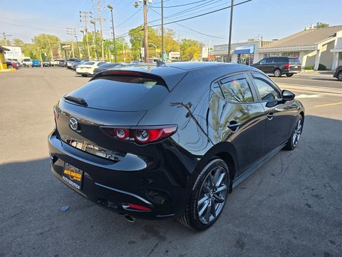 Used 2019 MAZDA MAZDA3 Hatchback w/ Preferred Package FWD image 3
