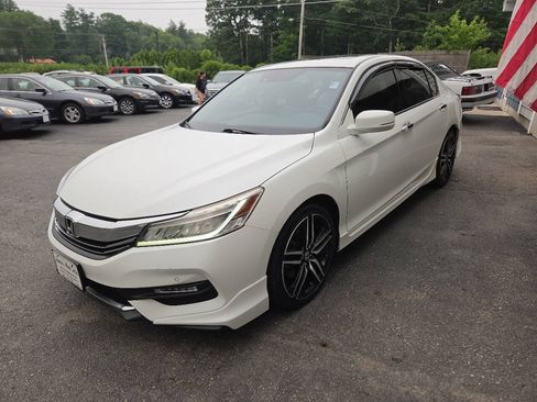 Used 2016 Honda Accord Touring image 4
