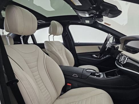 Used 2019 Mercedes-Benz S 560 Sedan image 16