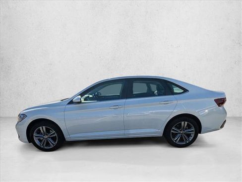 Used 2022 Volkswagen Jetta SE image 9