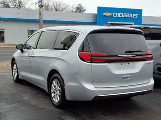 Used 2024 Chrysler Pacifica Touring-L video 2