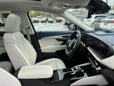 Used 2024 Buick Envision Avenir AWD/4WD image 25
