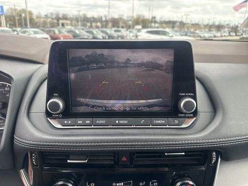 Used 2022 Nissan Rogue SV image 17