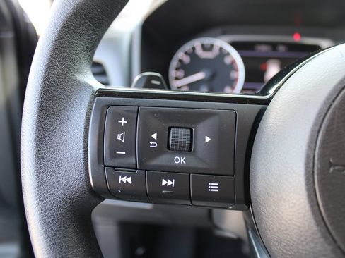 Used 2023 Nissan Rogue SV FWD image 22