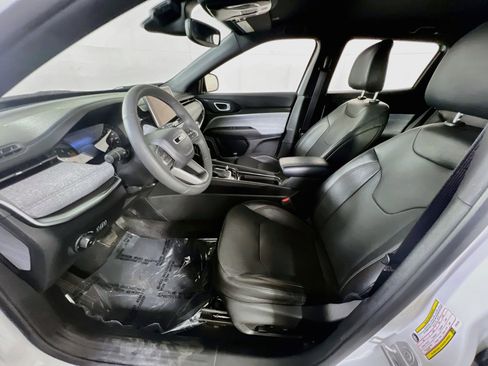 Used 2023 Jeep Compass Latitude image 19