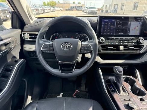 Used 2021 Toyota Highlander Limited w/ Protection Package #3 (TMS) AWD/4WD image 19