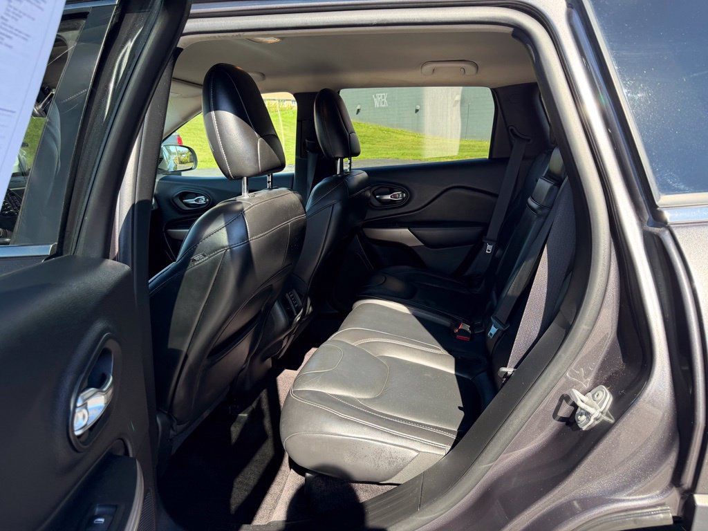 Used 2017 Jeep Cherokee Latitude w/ True North Edition AWD/4WD image 12