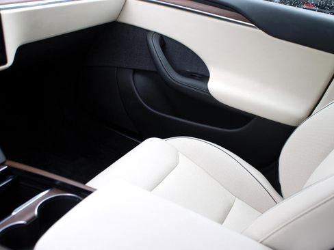 Used 2021 Tesla Model S Plaid image 17